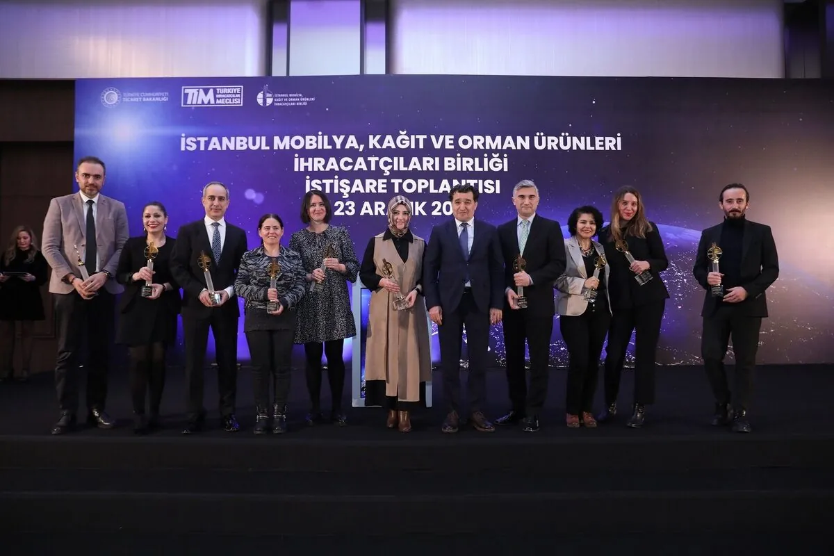 İstanbul Mobilya, Kâğıt ve Orman Ürünleri İhracatçıları Birliği’nin, sektör istişare toplantısında ihracatı yücelten gazeteci dostlarımıza ödüllerini takdim ettik — görsel 2